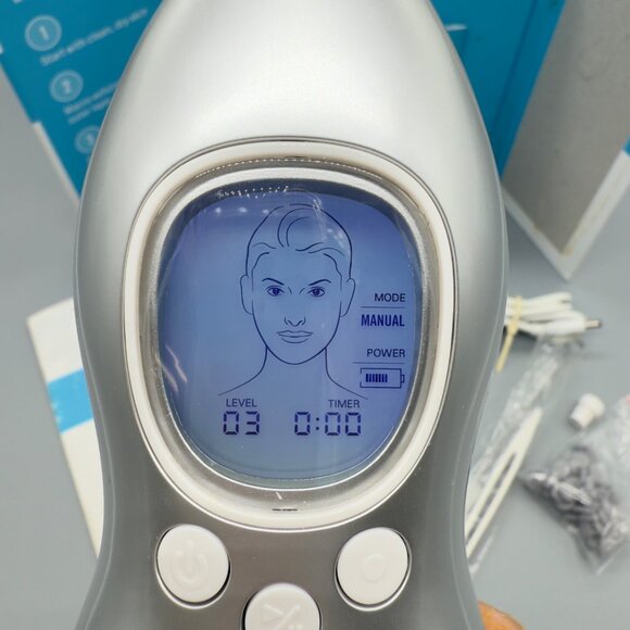 Rodan + Fields Macro Exfoliator Device With User Guide & Accessories - Picture 7 of 7